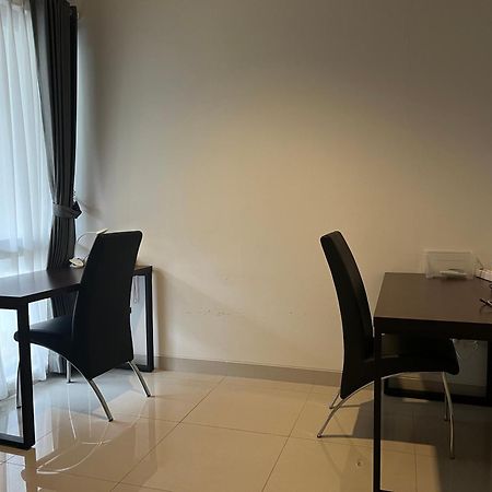 2 Floor Cozy House In Wisteria Jakarta Garden City エクステリア 写真