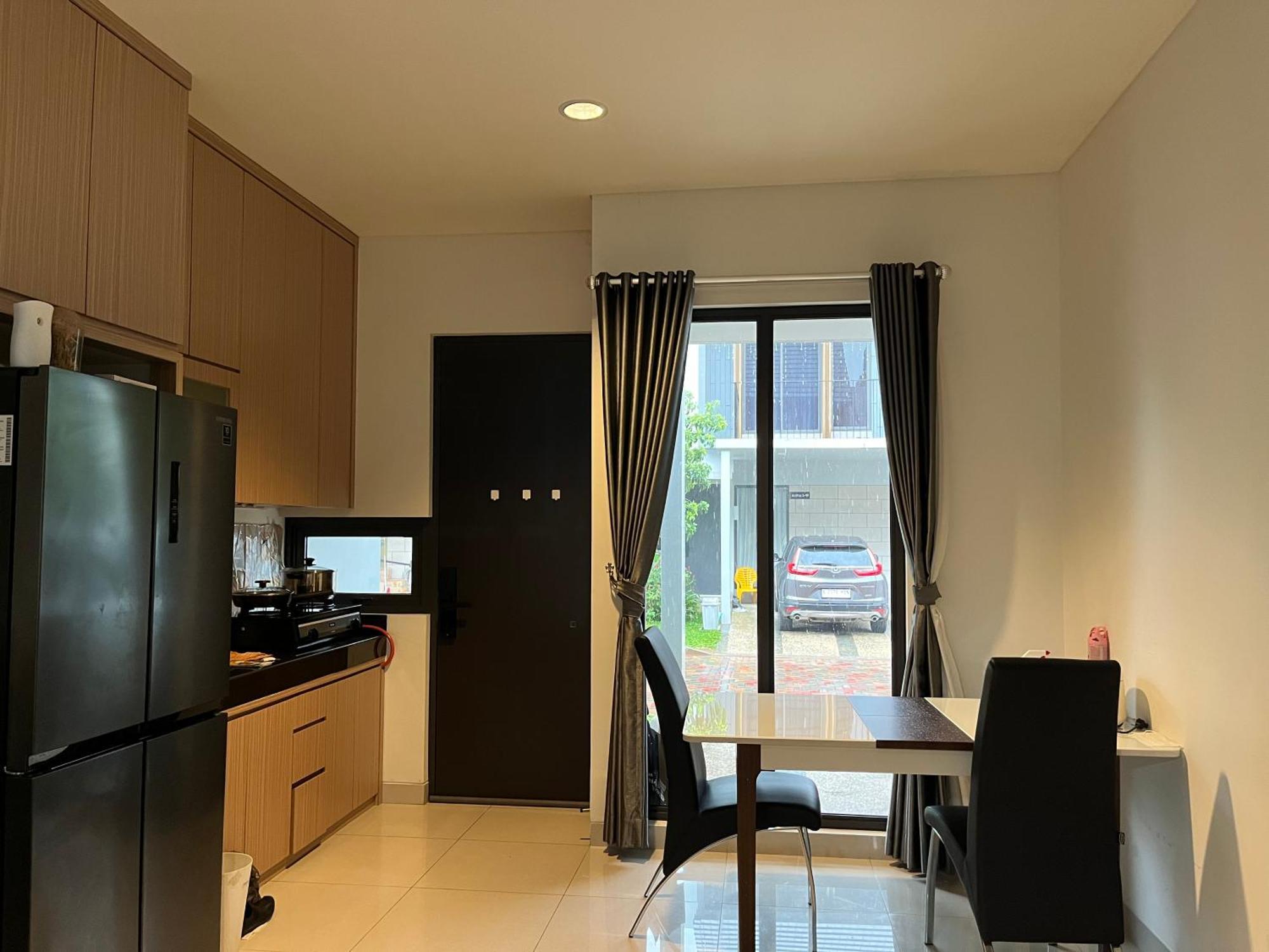 2 Floor Cozy House In Wisteria Jakarta Garden City エクステリア 写真