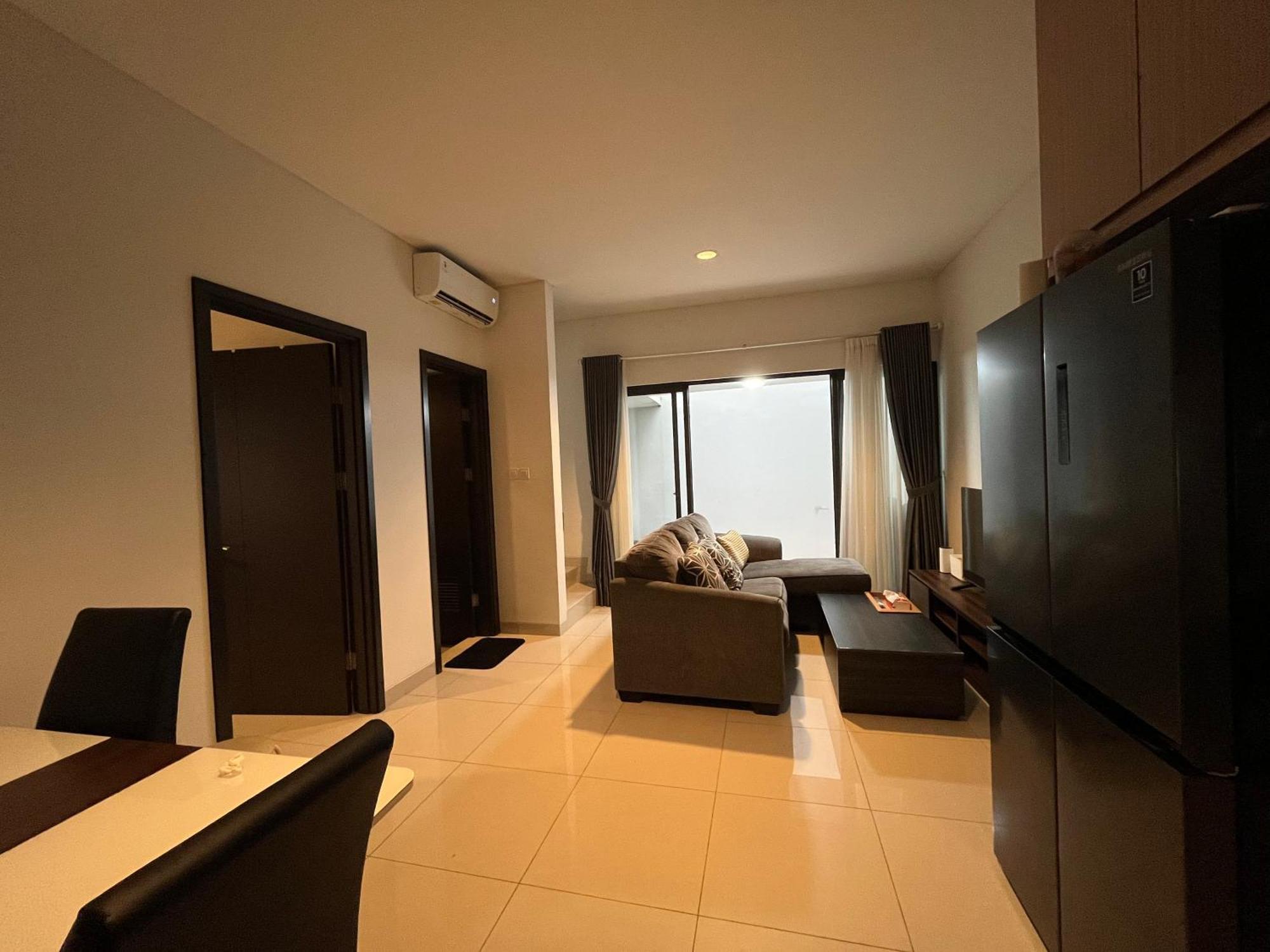 2 Floor Cozy House In Wisteria Jakarta Garden City エクステリア 写真
