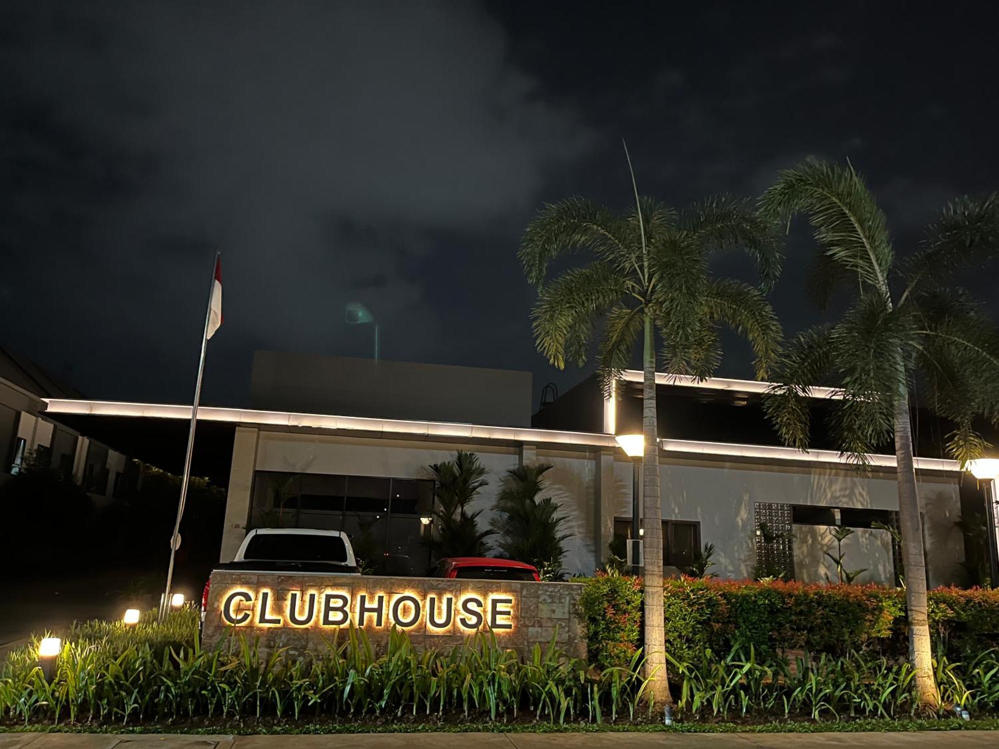 2 Floor Cozy House In Wisteria Jakarta Garden City エクステリア 写真