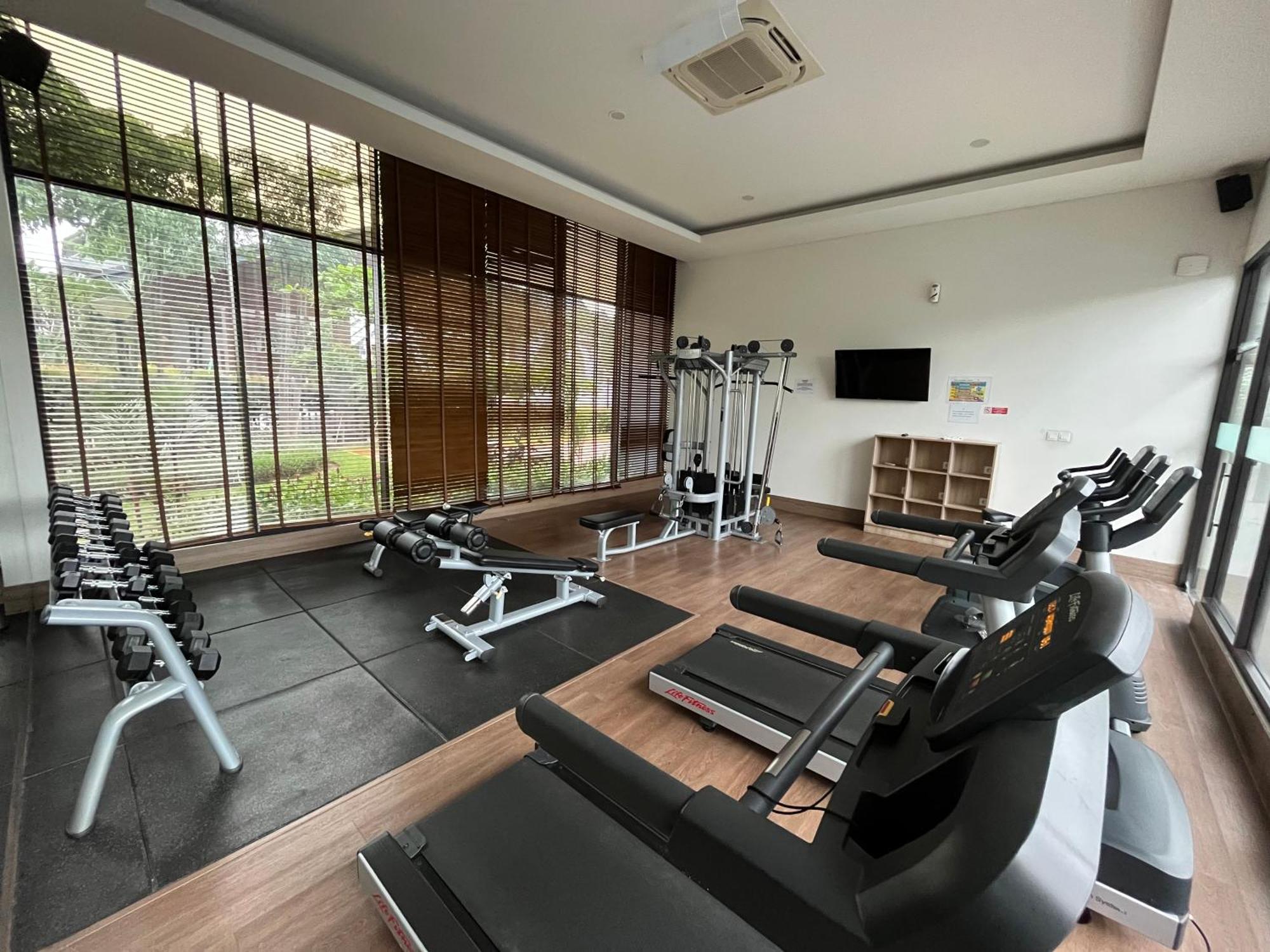 2 Floor Cozy House In Wisteria Jakarta Garden City エクステリア 写真