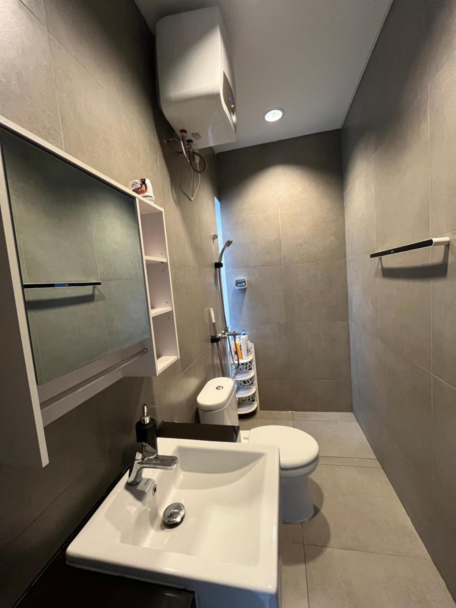 2 Floor Cozy House In Wisteria Jakarta Garden City エクステリア 写真