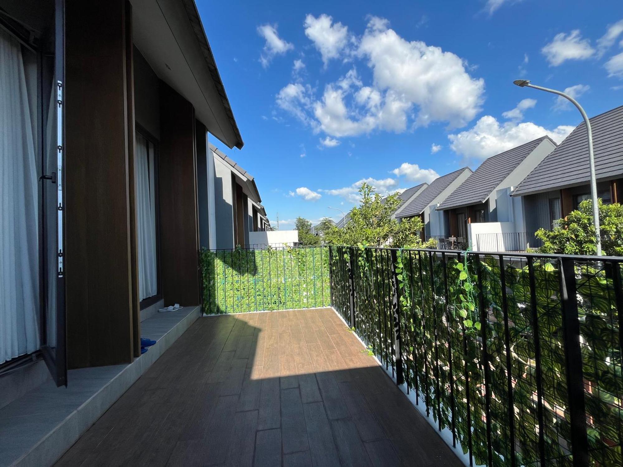 2 Floor Cozy House In Wisteria Jakarta Garden City エクステリア 写真